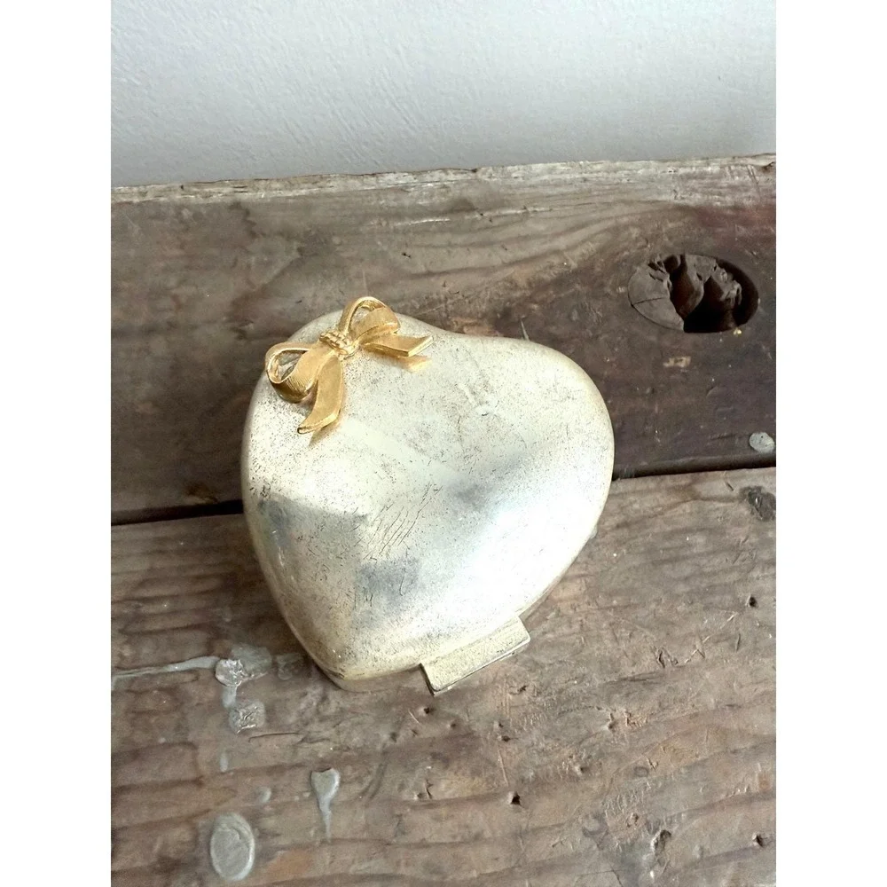 International Silver Co Heart Shaped Silverplate Trinket Box‎